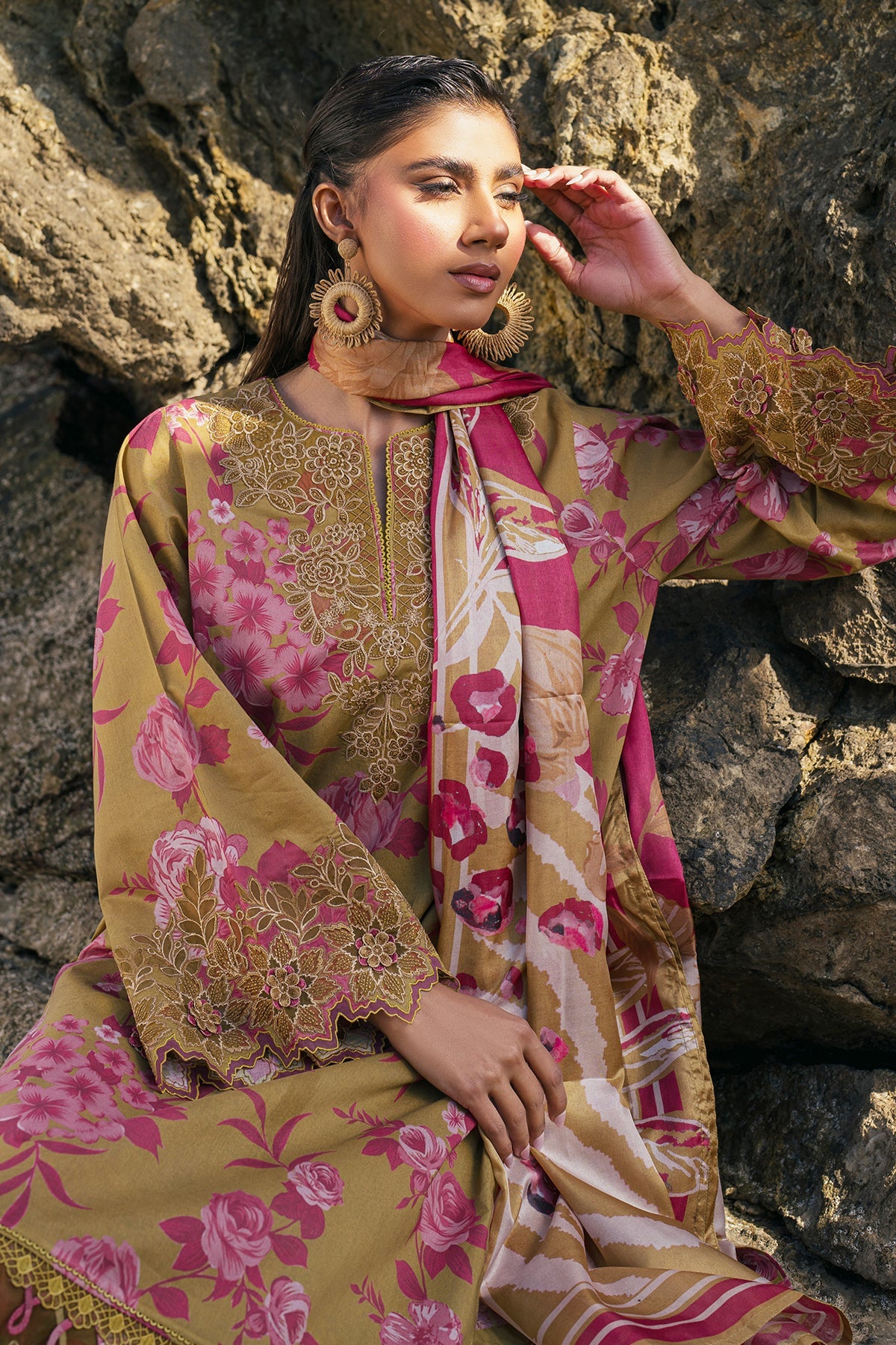 BAROQUE-3PC KHADDAR PRINTED EMB SHIRT WITH KHADDAR PRINTED DUPATTA AND PRINT TROUSER-BIC-2622