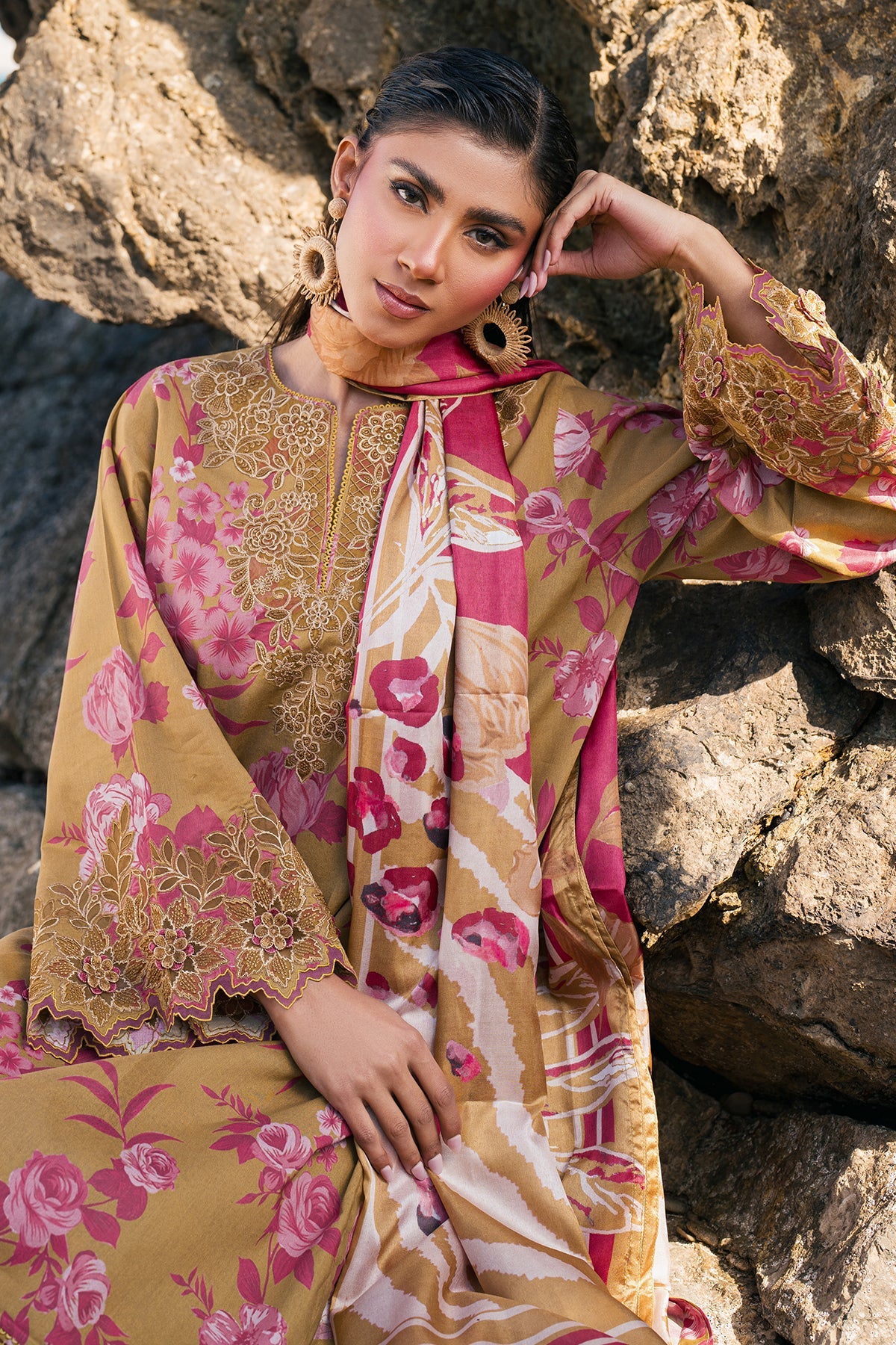 BAROQUE-3PC KHADDAR PRINTED EMB SHIRT WITH KHADDAR PRINTED DUPATTA AND PRINT TROUSER-BIC-2622