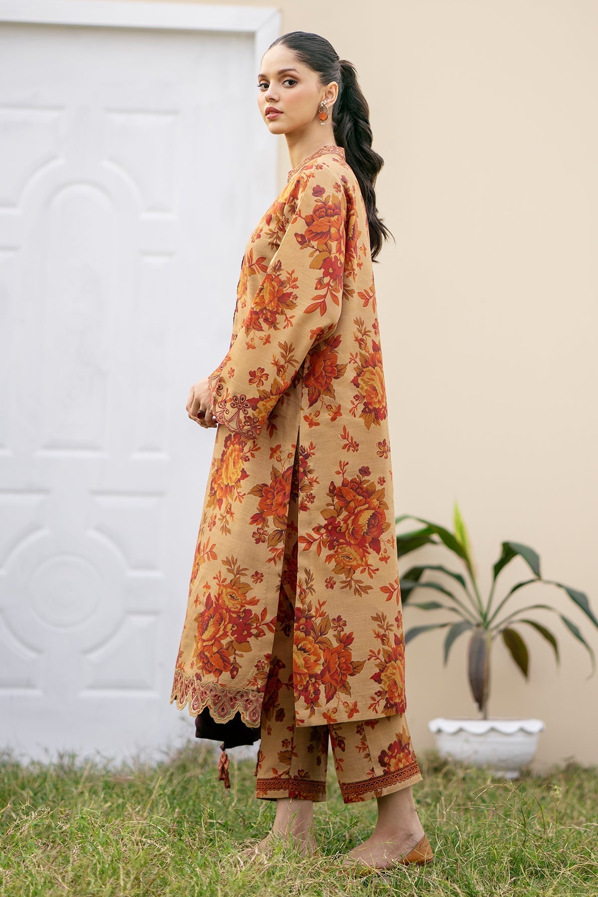 BAROQUE-3PC KHADDAR PRINTED SHIRT WITH KHADDAR PRINT DUPATTA AND PRINT TROUSER-BIC-2632