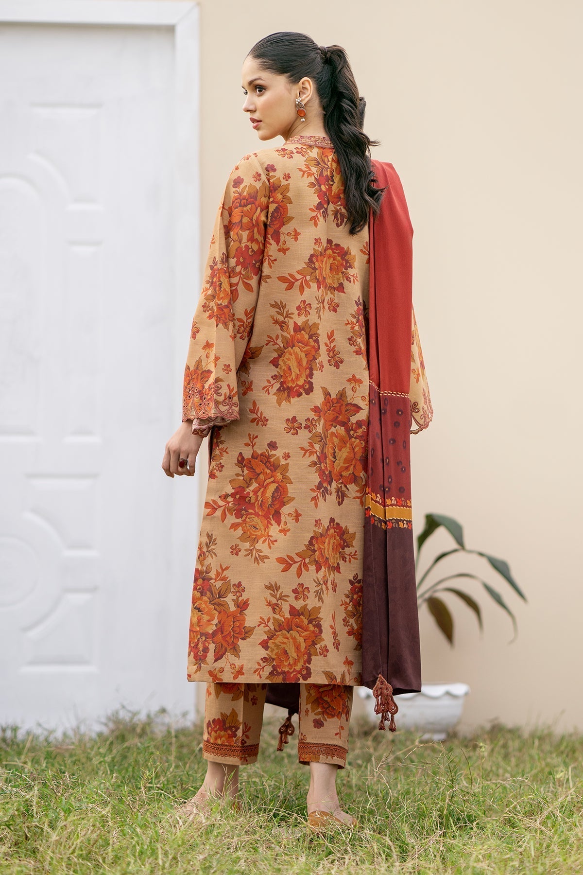 BAROQUE-3PC KHADDAR PRINTED SHIRT WITH KHADDAR PRINT DUPATTA AND PRINT TROUSER-BIC-2632