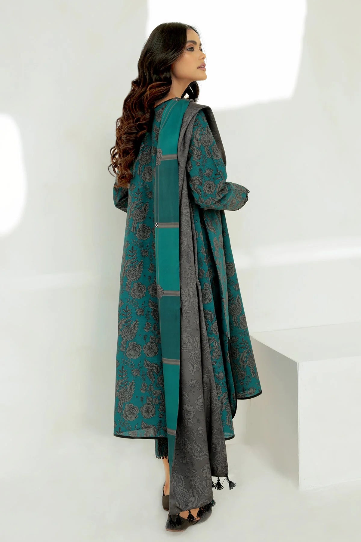 BAROQUE-3PC KHADDAR PRINTED SHIRT WITH KHADDAR PRINT DUPATTA AND PRINT TROUSER-BIC-2616