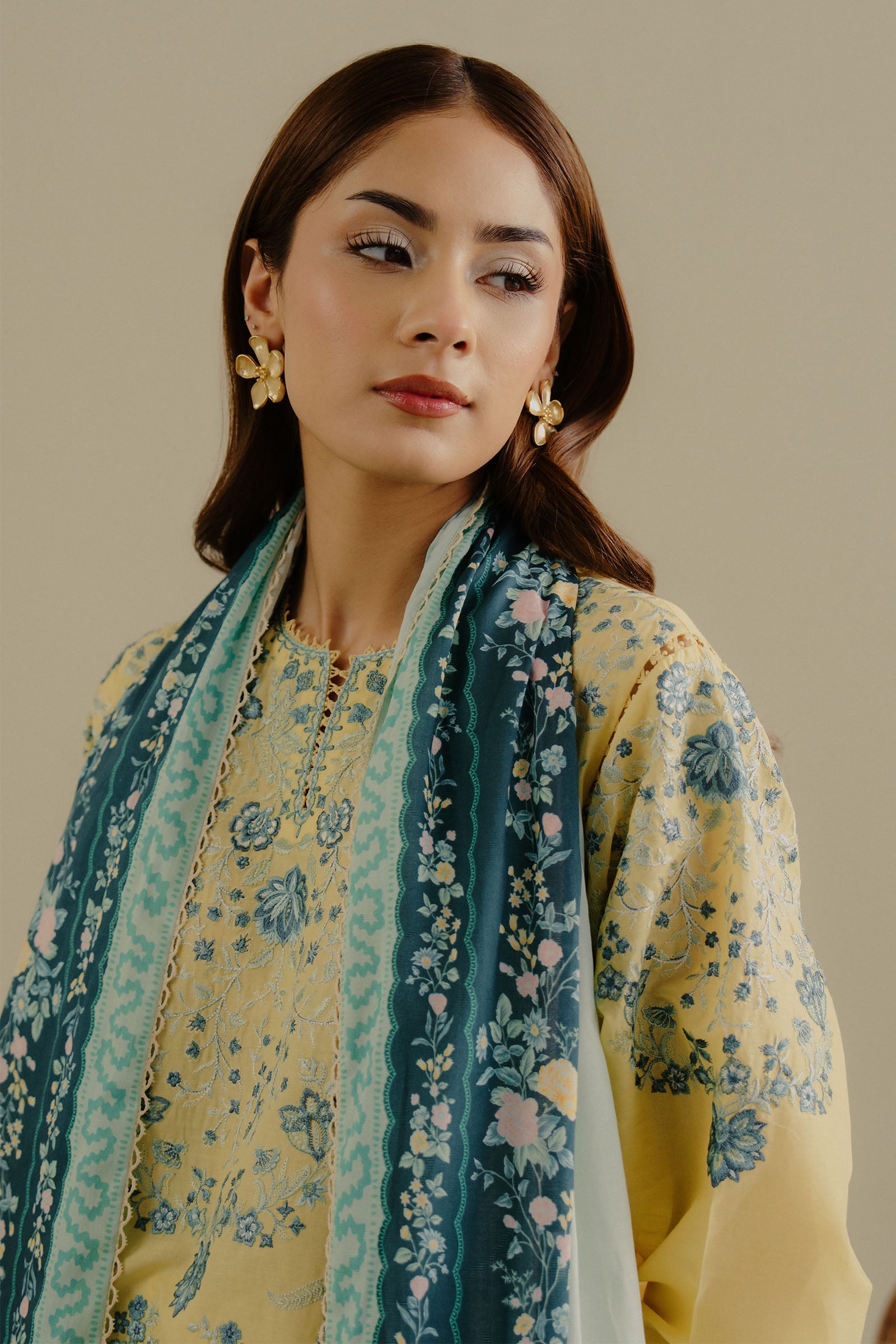 ZARASHAHJAHAN-3PC DHANAK EMBROIDERED SHIRT WITH COURTRAI WOOL PRINTED SHAWL AND TROUSER-BIC-4066