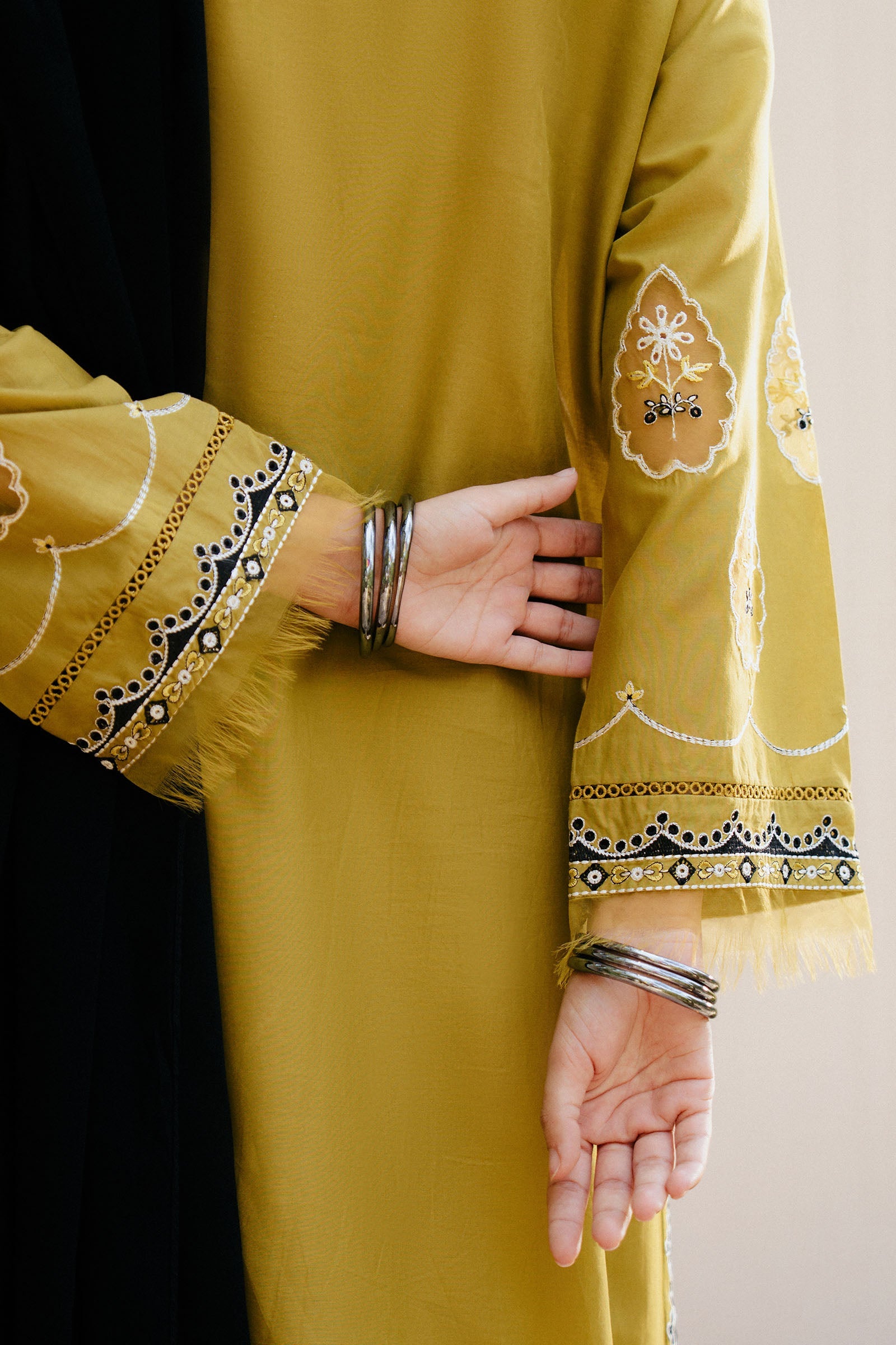 ZARA SHAHJAHAN-3PC DHANAK EMBROIDERED SHIRT WITH CHIFFON EMBROIDERED SHAWL & DHANAK TOUSER-BIC-