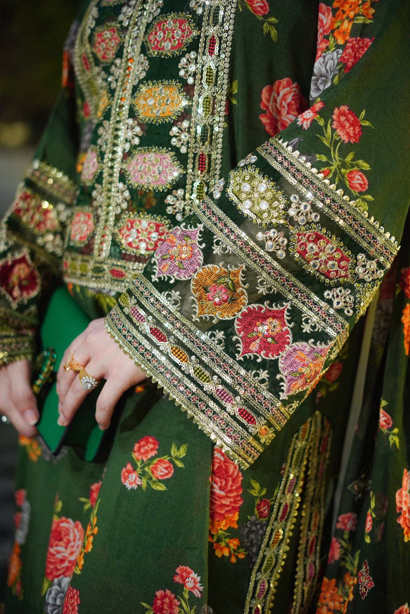 BAROQUE-3PC SHAMOZE SILK PRINTED EMBROIDERED SHIRT WITH SOFT SILK PRINTED EMB DUPATTA & PRINTED TROUSER BIC-1739