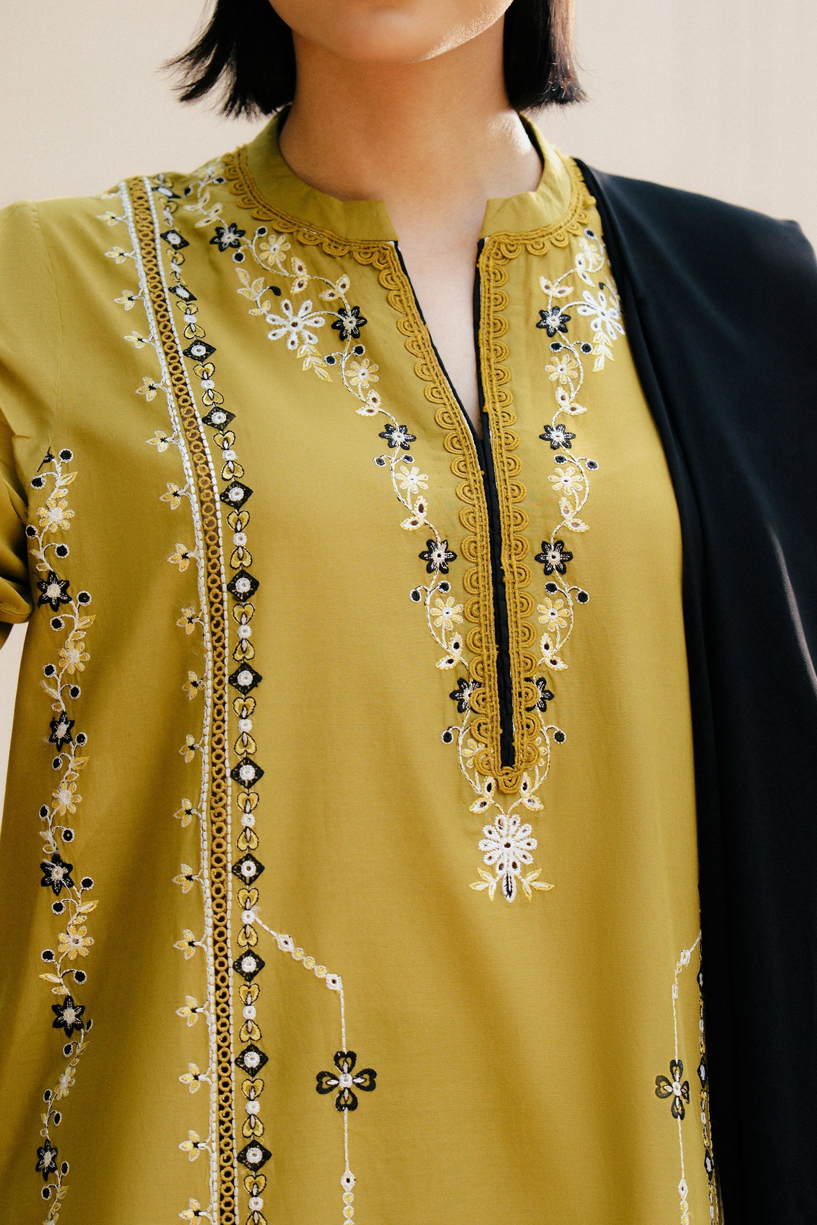 ZARA SHAHJAHAN-3PC DHANAK EMBROIDERED SHIRT WITH CHIFFON EMBROIDERED SHAWL & DHANAK TOUSER-BIC-