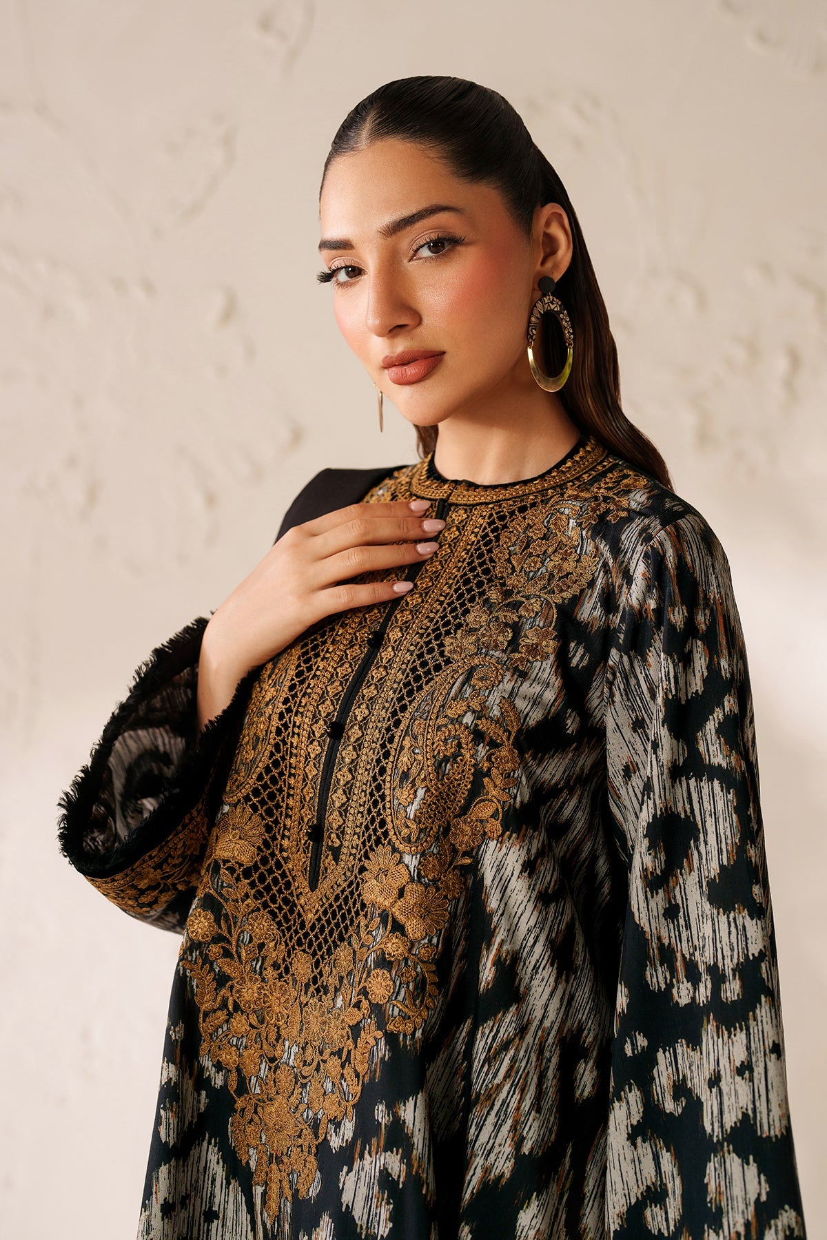 BAROQUE-3PC VISCOSE PRINTED EMB SHIRT WITH VISCOSE PRINTED DUPATTA AND TROUSER-BIC