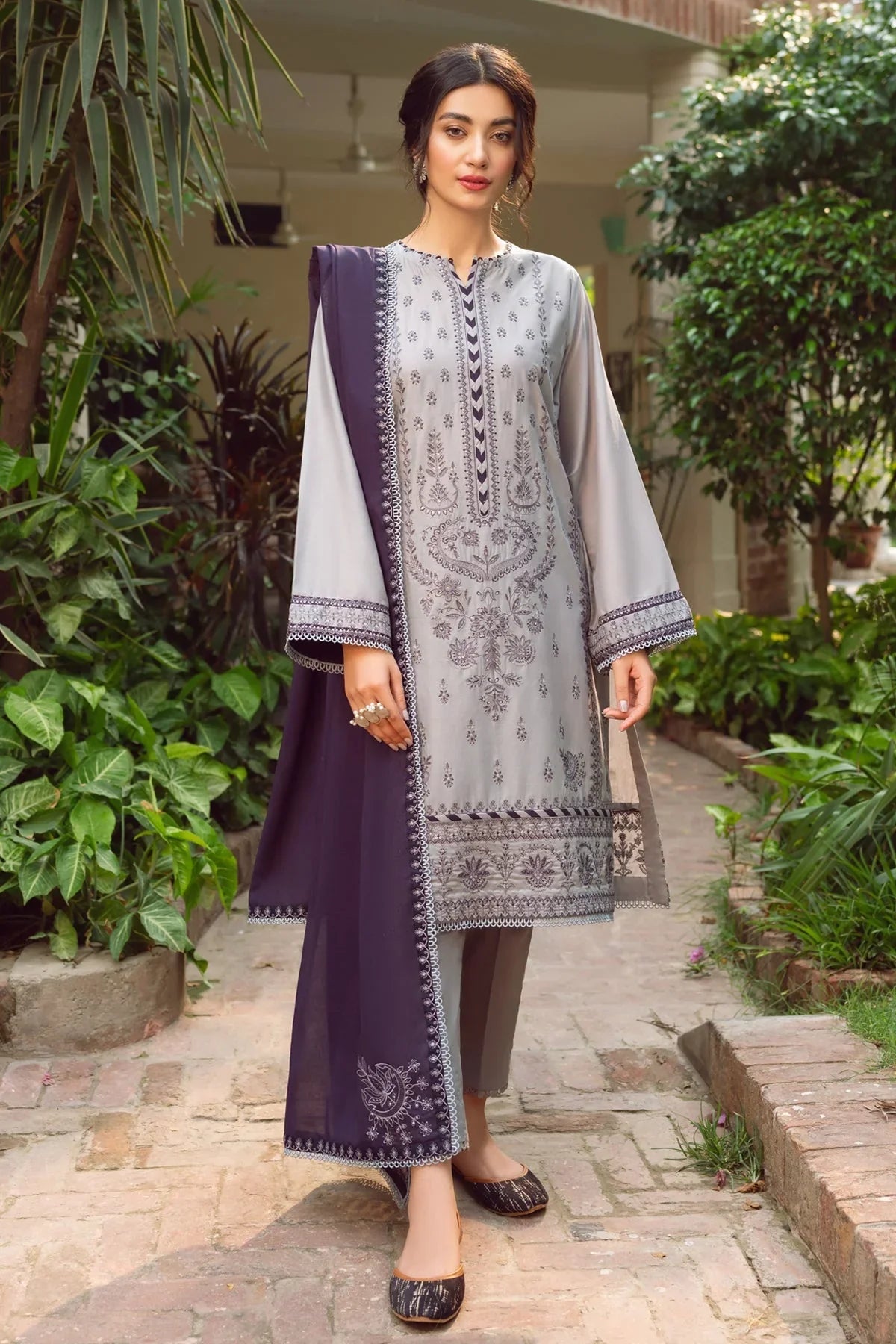 JAZMIN -3PC LAWN EMBROIDERED SHIRT WITH BAMBER CHIFFON EMBROIDERD DUPATTA-BIC-3527