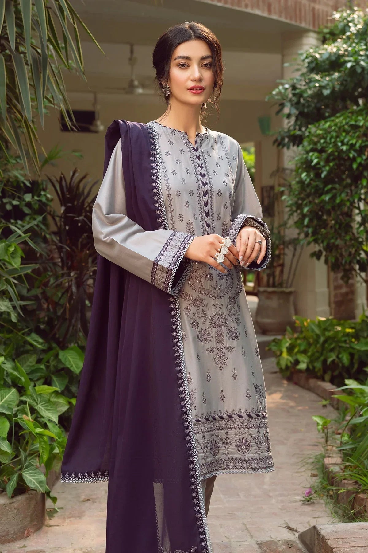 JAZMIN -3PC LAWN EMBROIDERED SHIRT WITH BAMBER CHIFFON EMBROIDERD DUPATTA-BIC-3527