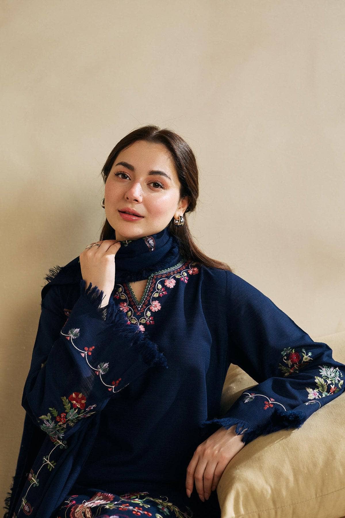 ZARA SHAH JAHAN-3PC DHANAK EMBROIDERED SHIRT WITH DHANAK EMBROIDERED SHAWL AND EMB TROUSER-BIC-4221