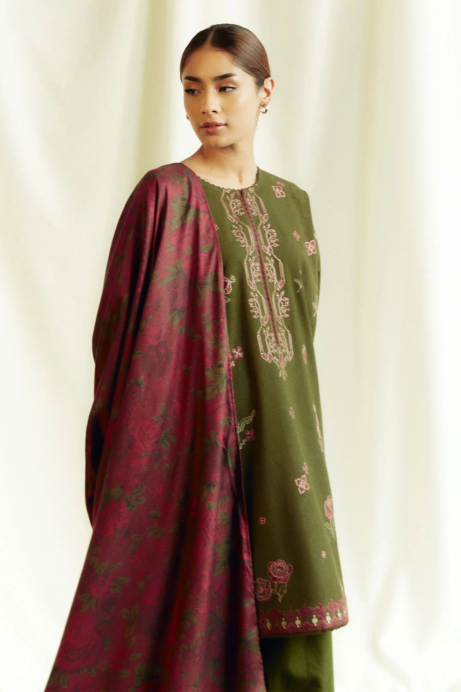 ZARA SHAH JAHAN- 3PC DHANAK EMBROIDERED SHIRT WITH COURTRAI PRINTED SHAWL AND TROUSER-BIC-4046