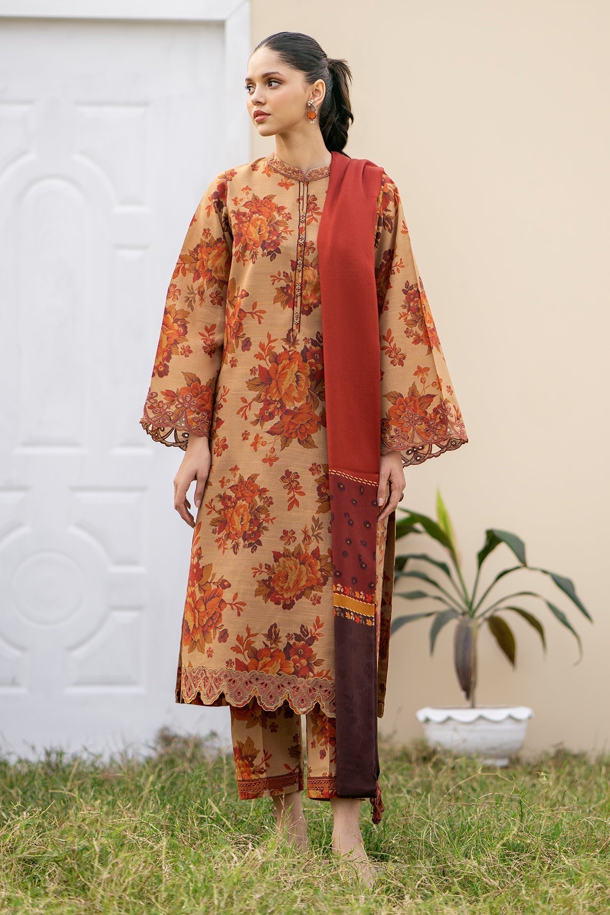 BAROQUE-3PC KHADDAR PRINTED SHIRT WITH KHADDAR PRINT DUPATTA AND PRINT TROUSER-BIC-2632