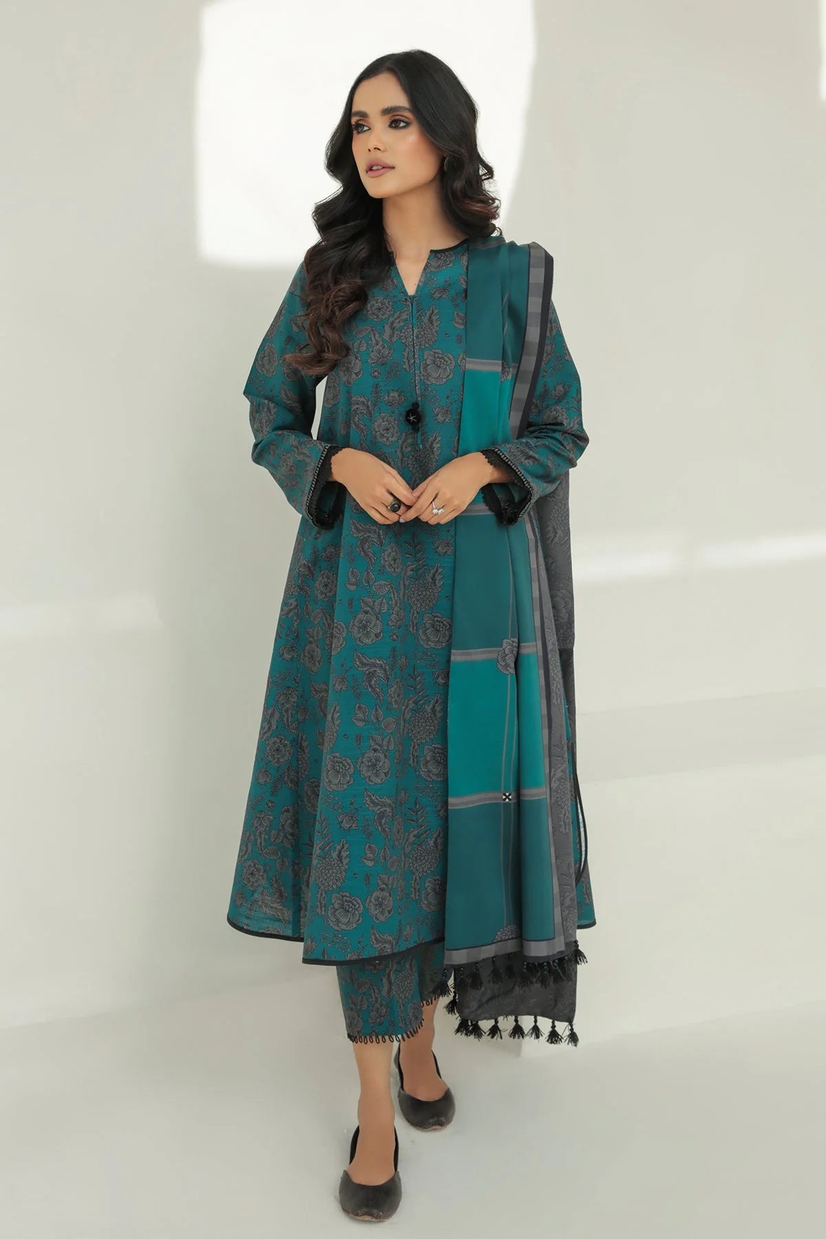 BAROQUE-3PC KHADDAR PRINTED SHIRT WITH KHADDAR PRINT DUPATTA AND PRINT TROUSER-BIC-2616