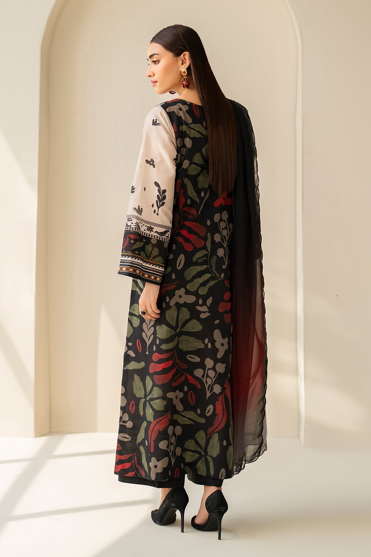BAROQUE-3PC LAWN DIGITAL PRINTED SHIRT WITH SILK PRINTED DUPATTA AND PRINTED TROUSER-BIC-032