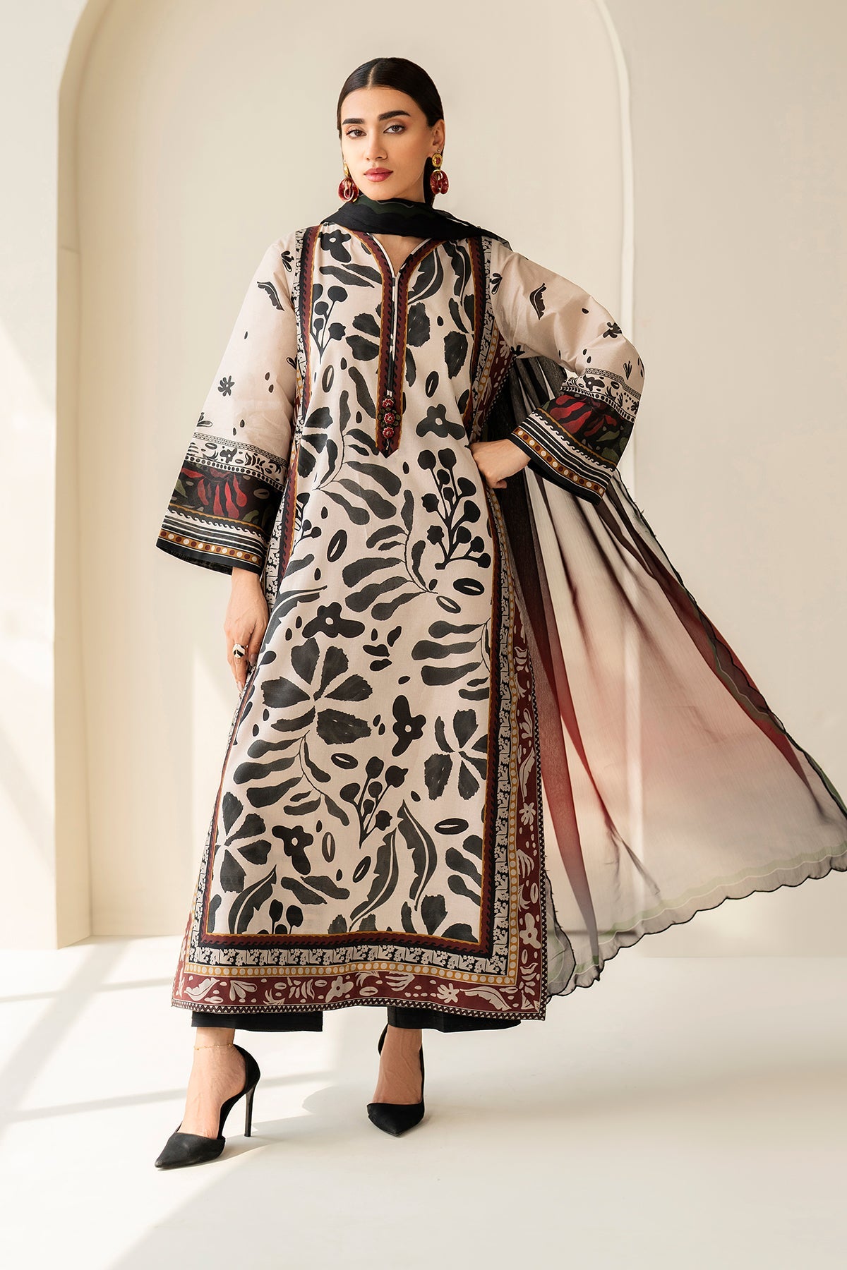 BAROQUE-3PC LAWN DIGITAL PRINTED SHIRT WITH SILK PRINTED DUPATTA AND PRINTED TROUSER-BIC-032