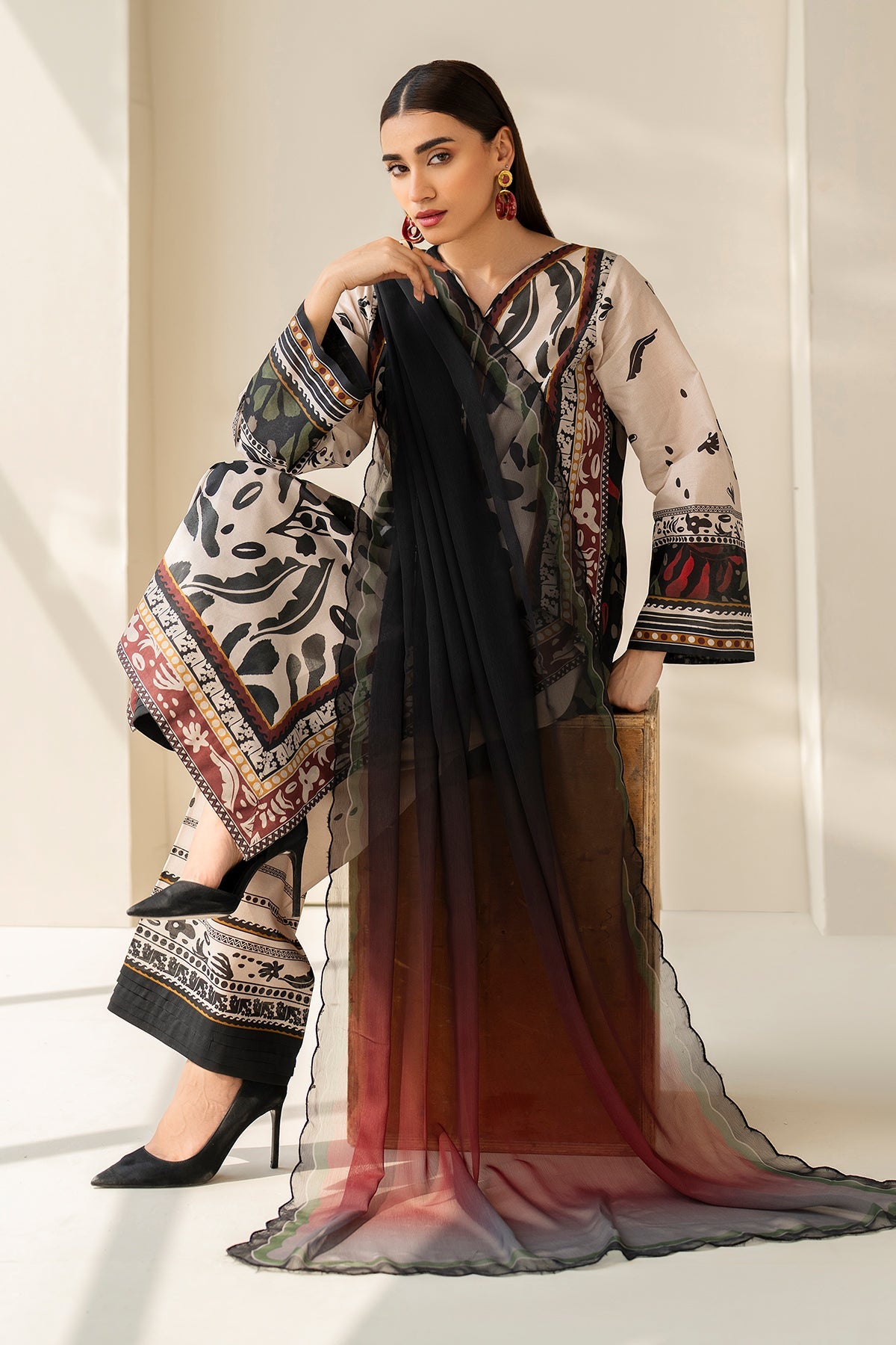 BAROQUE-3PC LAWN DIGITAL PRINTED SHIRT WITH SILK PRINTED DUPATTA AND PRINTED TROUSER-BIC-032
