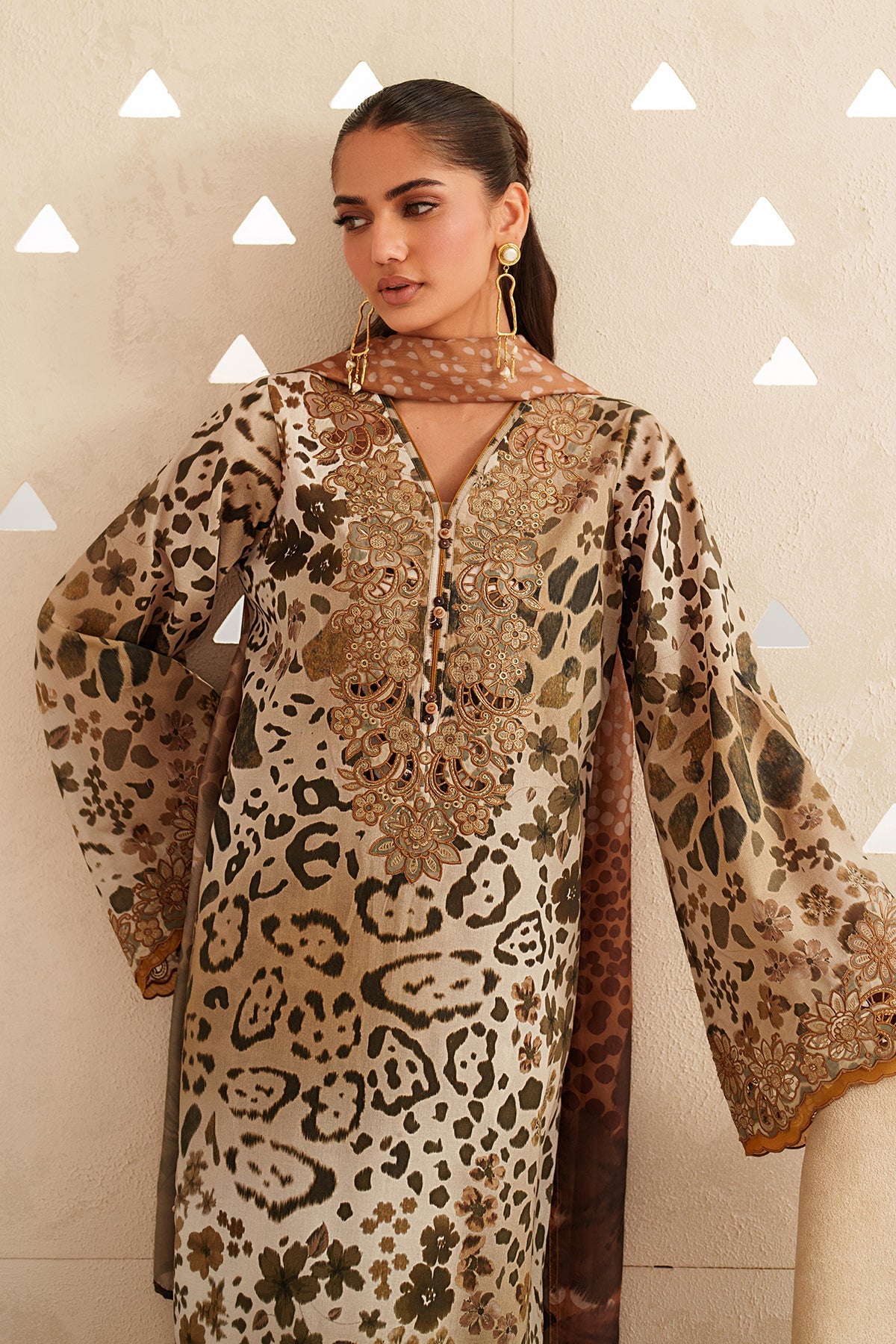 BAROQUE-3PC LAWN DIGITAL PRINTED EMB SHIRT WITH SILK PRINTED DUPATTA AND PRINTED TROUSER-BIC-023