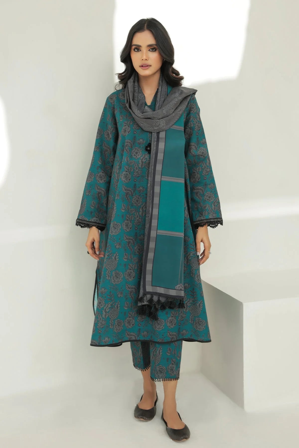 BAROQUE-3PC KHADDAR PRINTED SHIRT WITH KHADDAR PRINT DUPATTA AND PRINT TROUSER-BIC-2616