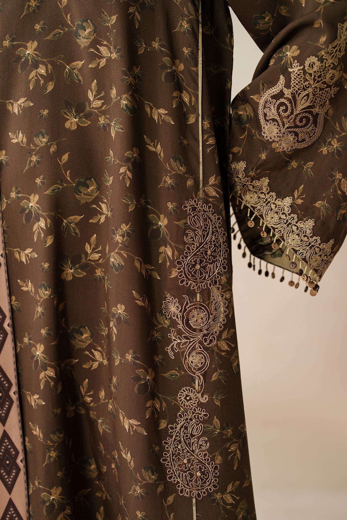 BAROQUE-3PC KHADDAR PRINTED SHIRT WITH KHADDAR PRINTED DUPATTA AND PRINT TROUSER-BIC-2663