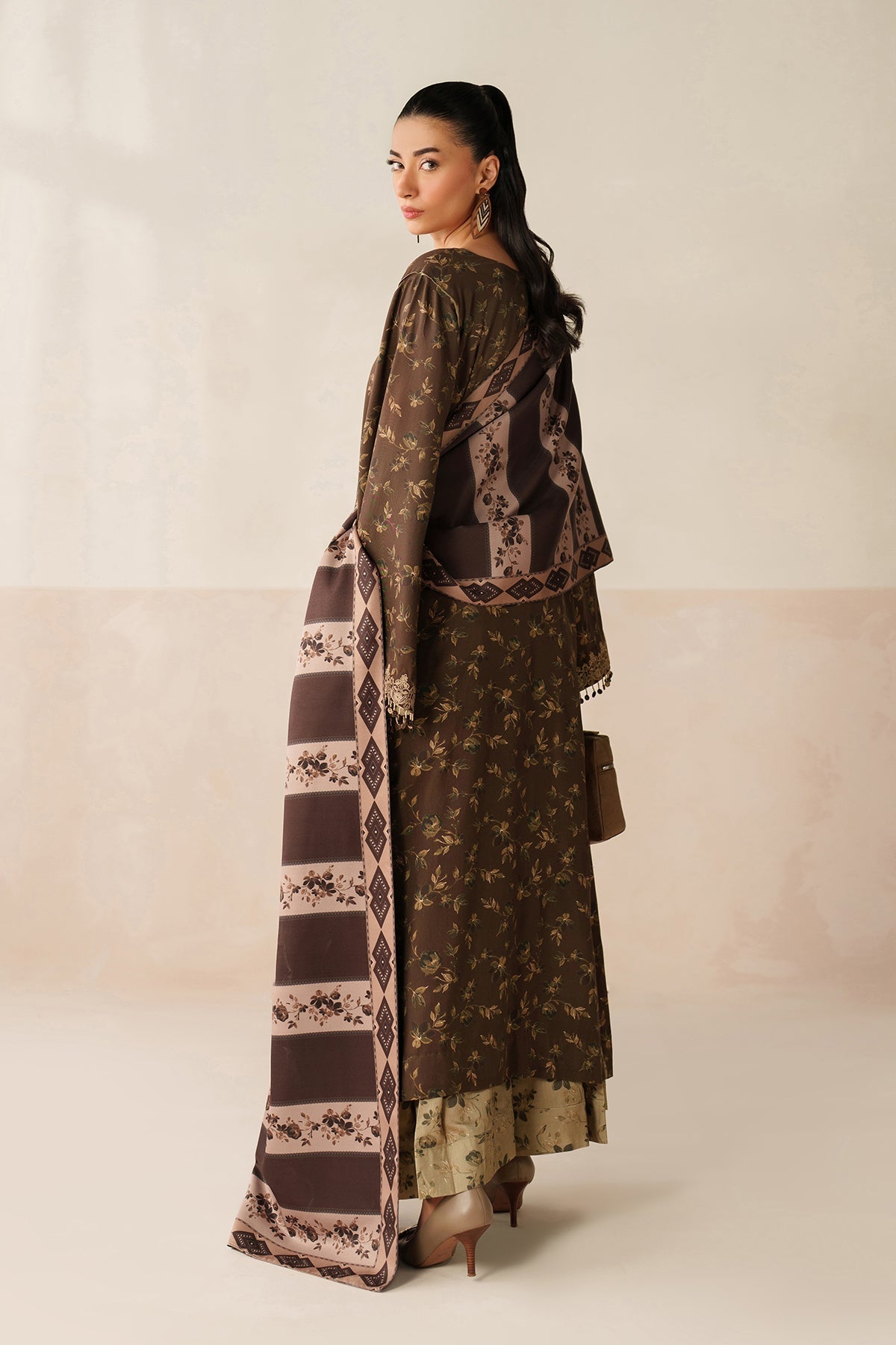 BAROQUE-3PC KHADDAR PRINTED SHIRT WITH KHADDAR PRINTED DUPATTA AND PRINT TROUSER-BIC-2663