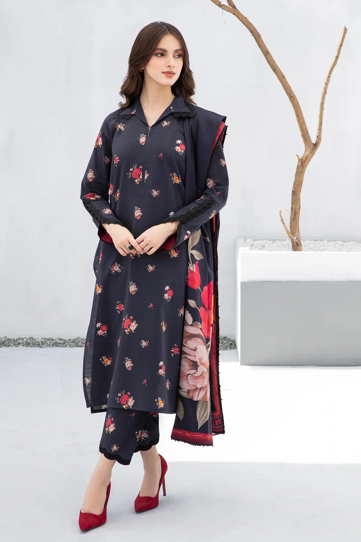 BAROQUE-3PC KHADDAR PRINTED SHIRT WITH KHADDAR PRINT DUPATTA AND PRINT TROUSER-BIC-2605