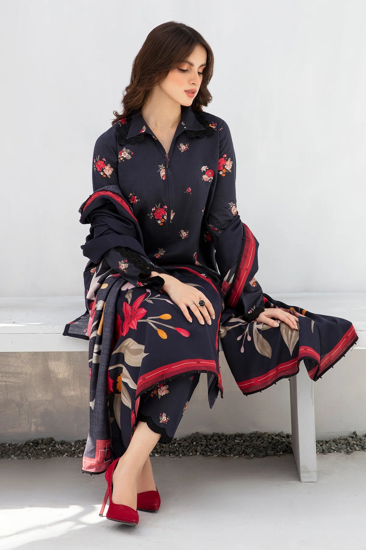 BAROQUE-3PC KHADDAR PRINTED SHIRT WITH KHADDAR PRINT DUPATTA AND PRINT TROUSER-BIC-2605