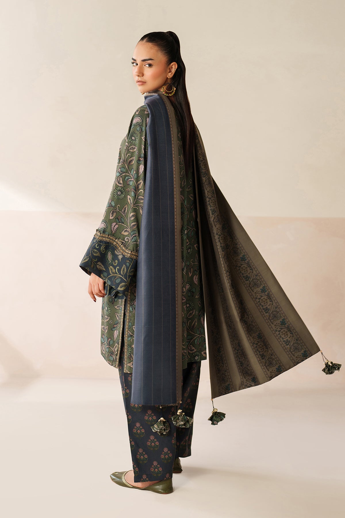 BAROQUE-3PC VISCOSE PRINTED SHIRT WITH VISCOSE PRINTED DUPATTA AND TROUSER-BIC-