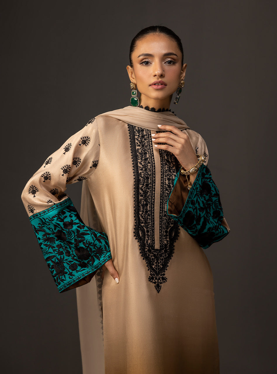ZAINAB CHOTANI-3PC SHAMOZ SILK PRINT EMBROIDERED SHIRT WITH SOFT SILK PRINT DUPATTA & SILK TROUSER BIC-1717