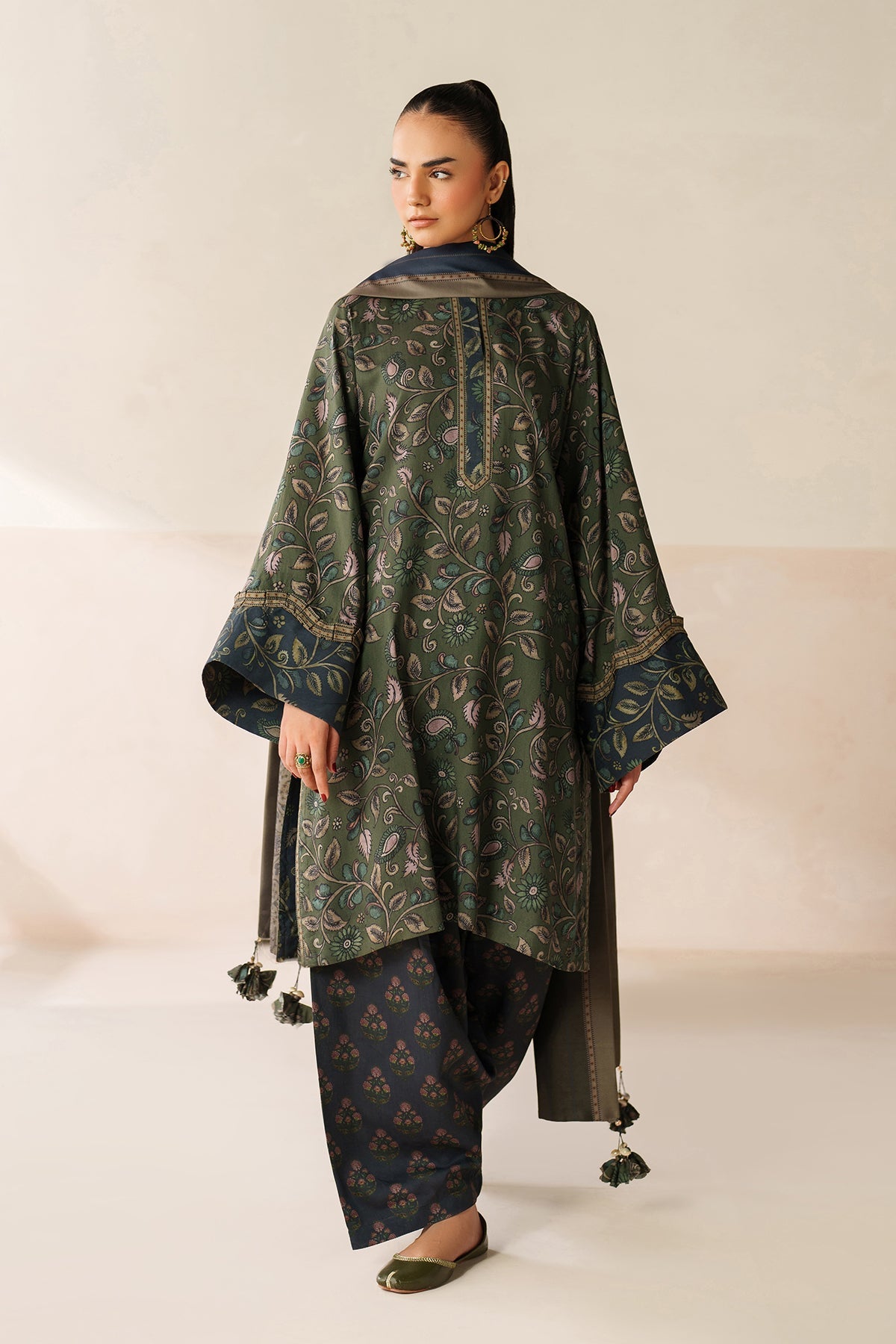 BAROQUE-3PC VISCOSE PRINTED SHIRT WITH VISCOSE PRINTED DUPATTA AND TROUSER-BIC-