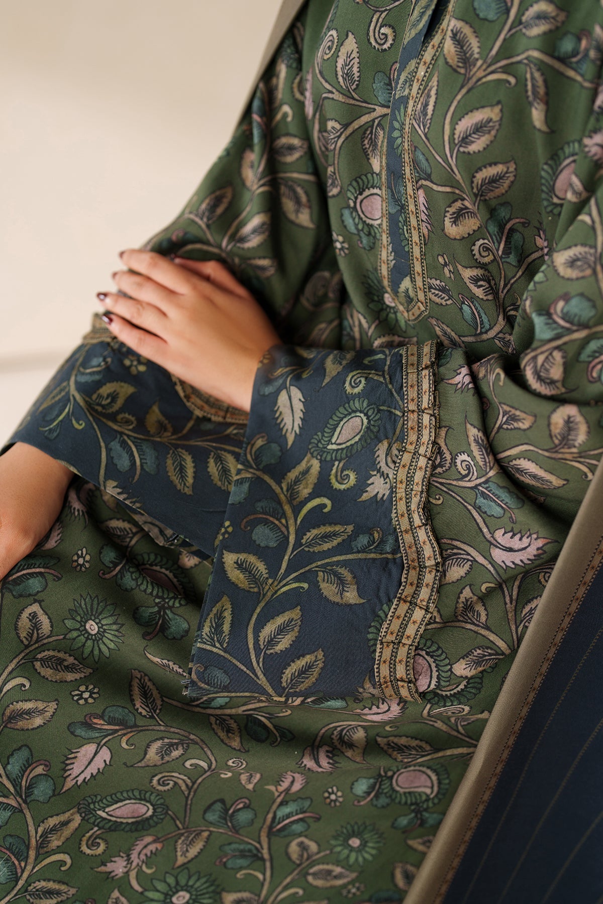 BAROQUE-3PC VISCOSE PRINTED SHIRT WITH VISCOSE PRINTED DUPATTA AND TROUSER-BIC-
