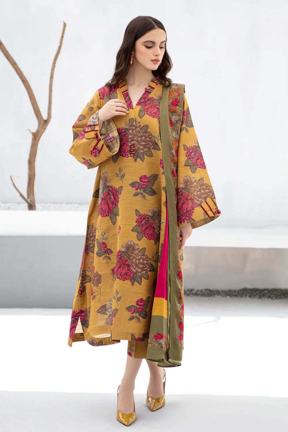 BAROQUE-3PC KHADDAR PRINTED SHIRT WITH KHADDAR PRINT DUPATTA AND PRINT TROUSER-BIC-2619