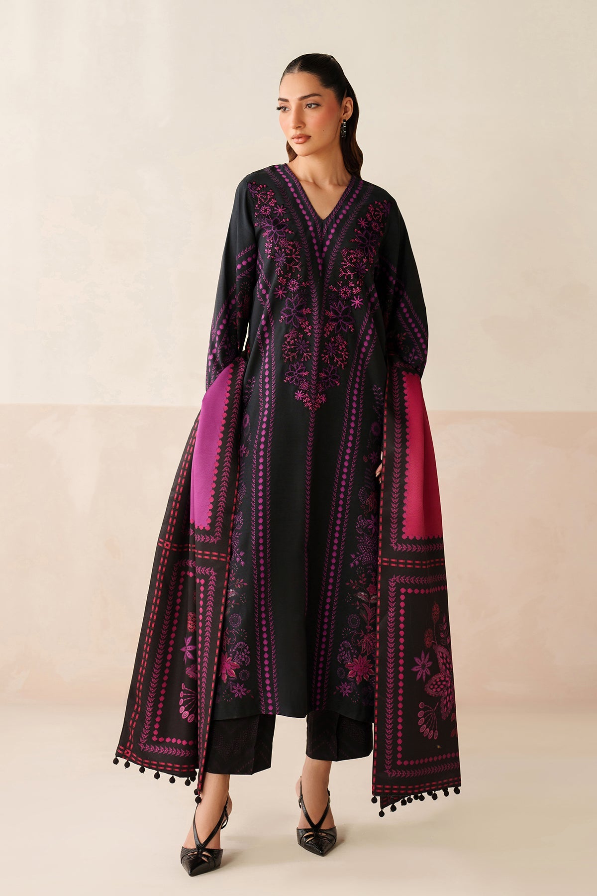 BAROQUE-3PC KHADDAR PRINTED SHIRT WITH KHADDAR PRINTED DUPATTA AND PRINTED TROUSER-BIC-2659