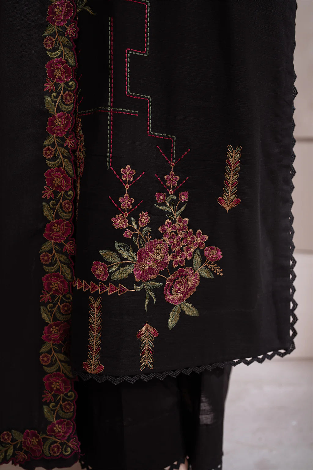 IZNIK-3PC LAWN EMBROIDERED SHIRT WITH CHIFFON EMBROIDERED DUPATTA AND TROUSER-BIC-3604