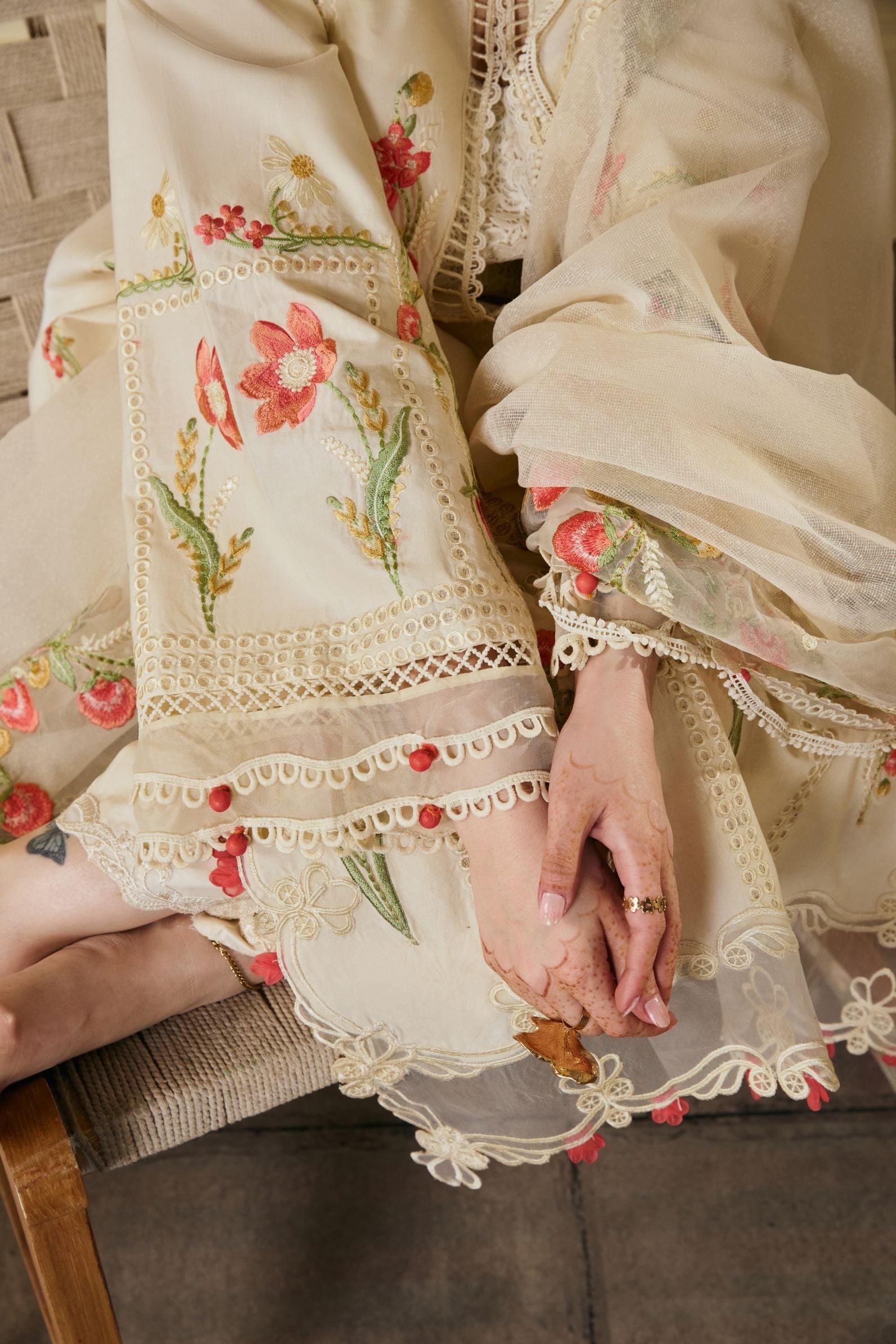 MARYAM HUSSAIN-3PC LAWN HEAVY EMBROIDERED SHIRT WITH ORGANZA EMB DUPATTA AND TROUSER-BIC-4903