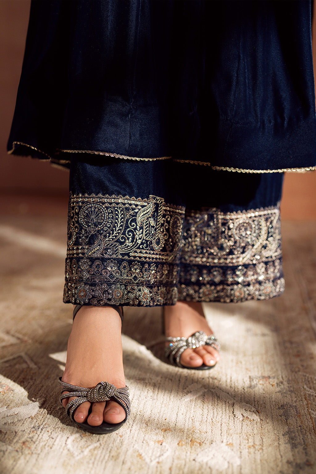 IZNIK-3PC VELVET EMBROIDERED NECKLINE WITH ORGANZA EMBROIDERED DUPATTA & VELVET EMB TROUSER-BIC-4362