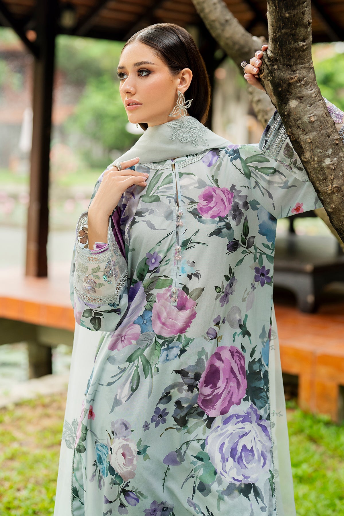 BAROQUE-3PC LAWN DIGITAL PRINTED SHIRT WITH ORGANZA EMB DUPATTA AND PRINTED TROUSER-BIC-010