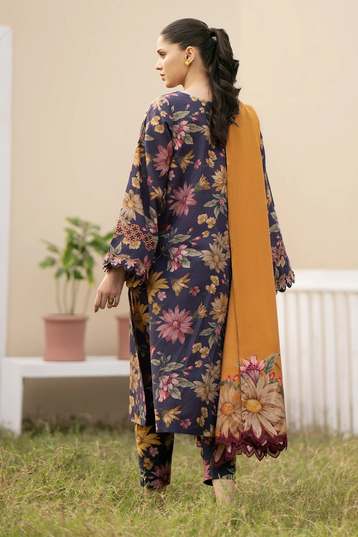 BAROQUE-3PC KHADDAR PRINTED SHIRT WITH KHADDAR PRINT DUPATTA AND PRINT TROUSER-BIC-2630