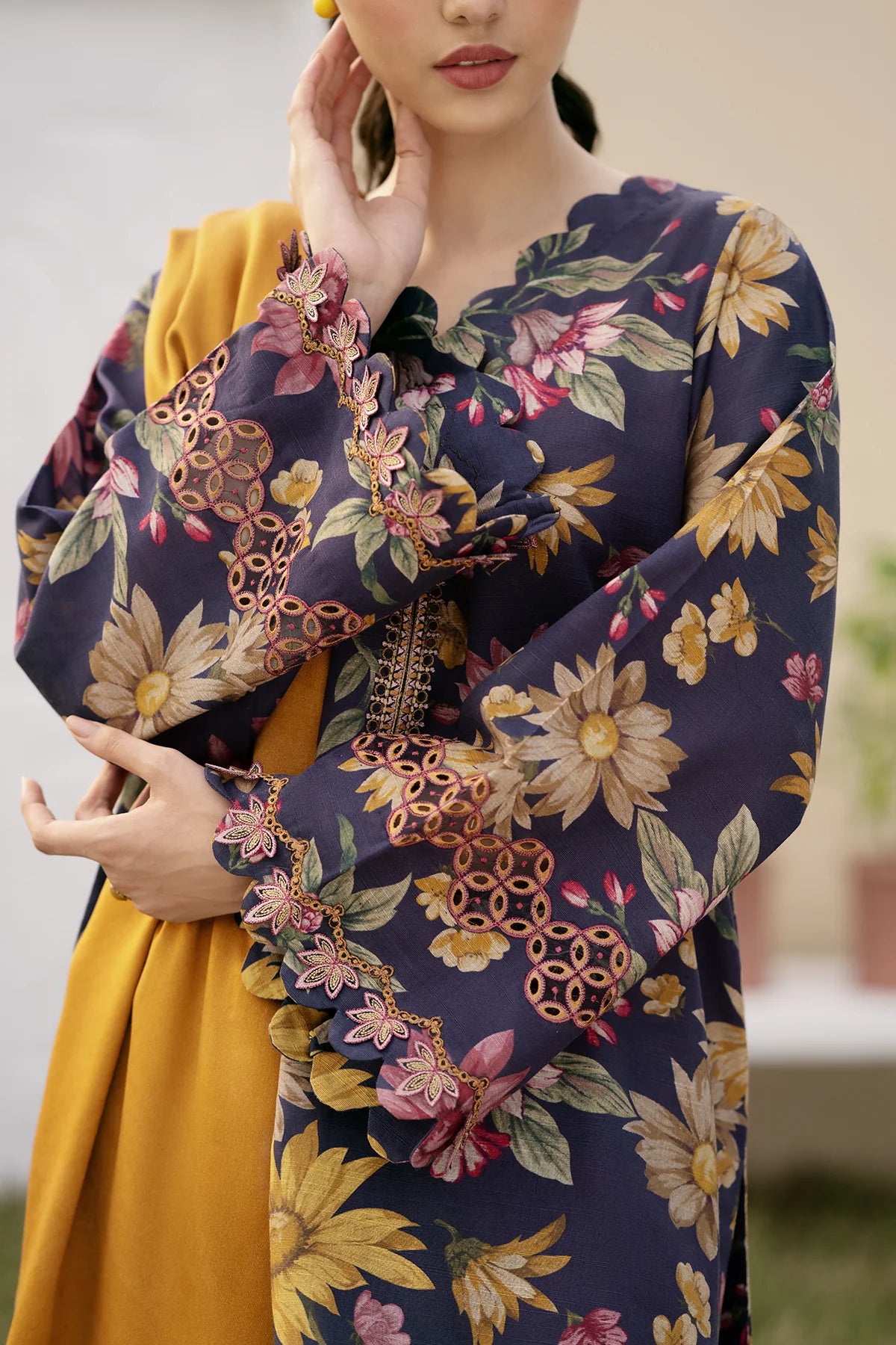 BAROQUE-3PC KHADDAR PRINTED SHIRT WITH KHADDAR PRINT DUPATTA AND PRINT TROUSER-BIC-2630