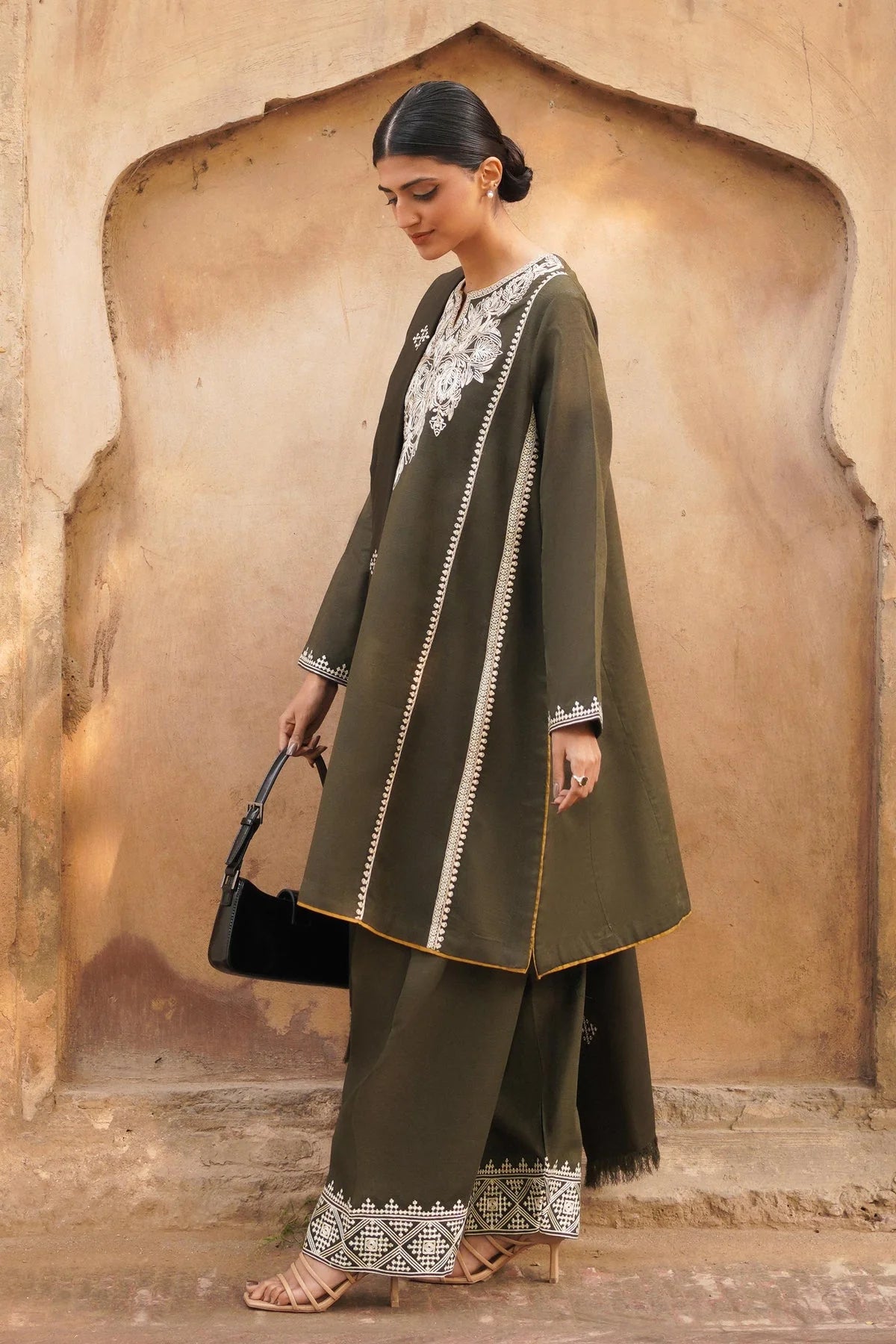 ZARA SHAH JAHAN - 3PC DHANAK EMBROIDERED SHIRT WITH DHANAK EMBROIDERED SHAWL-BIC-1215