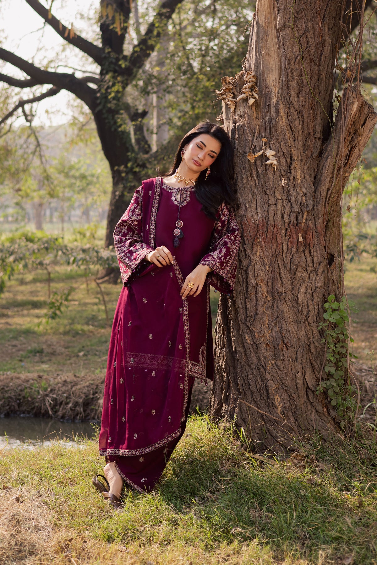 BATIK-3PC DHANAK EMBROIDERED SHIRT WITH CHIFFON EMBROIDERED DUPATTA AND EMB TROUSER -BIC-5163