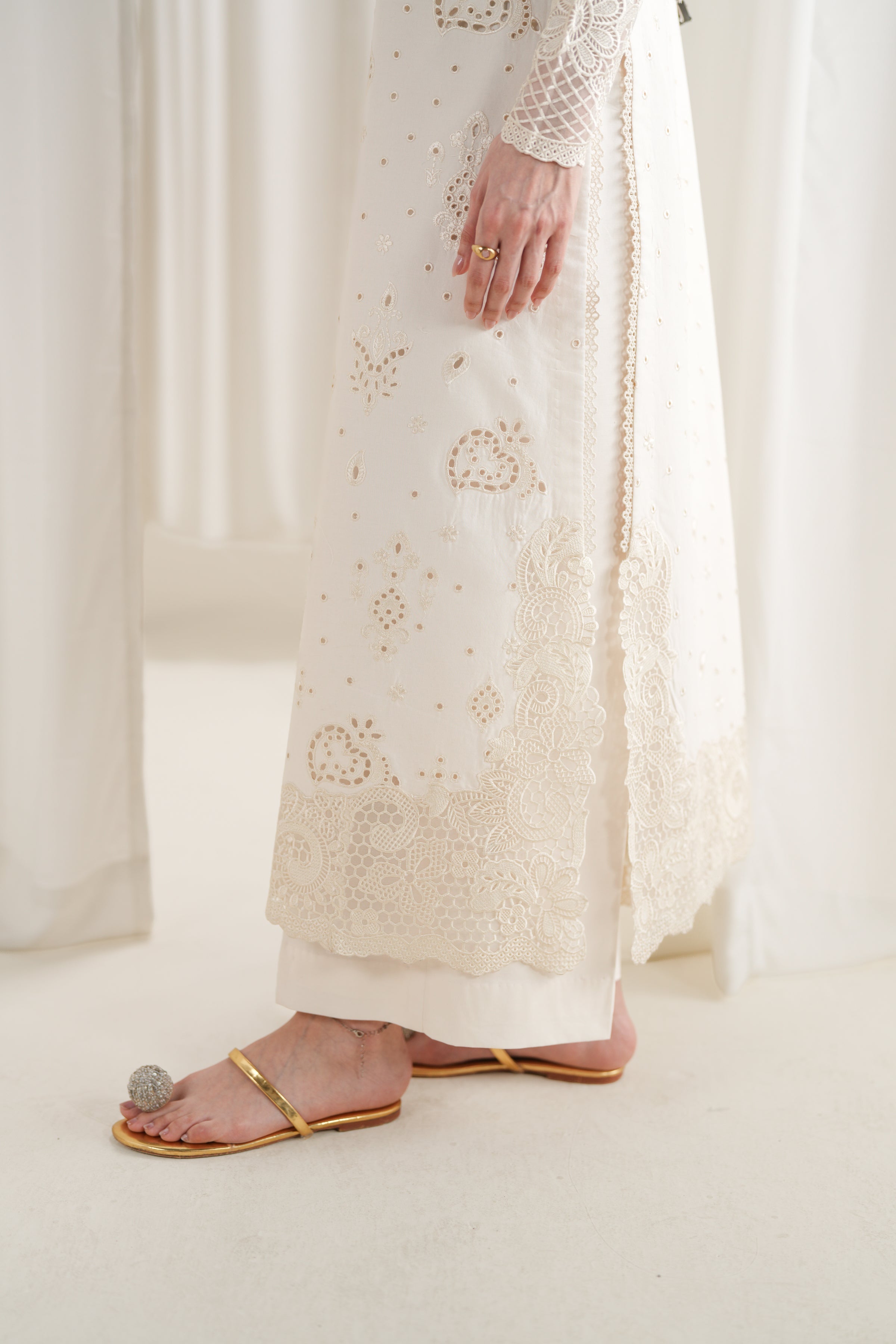 ZAIB-3PC LAWN CHIKAN EMBROIDERED SHIRT WITH SILK PRINTED DUPATTA AND TROUSER-BIC-4902