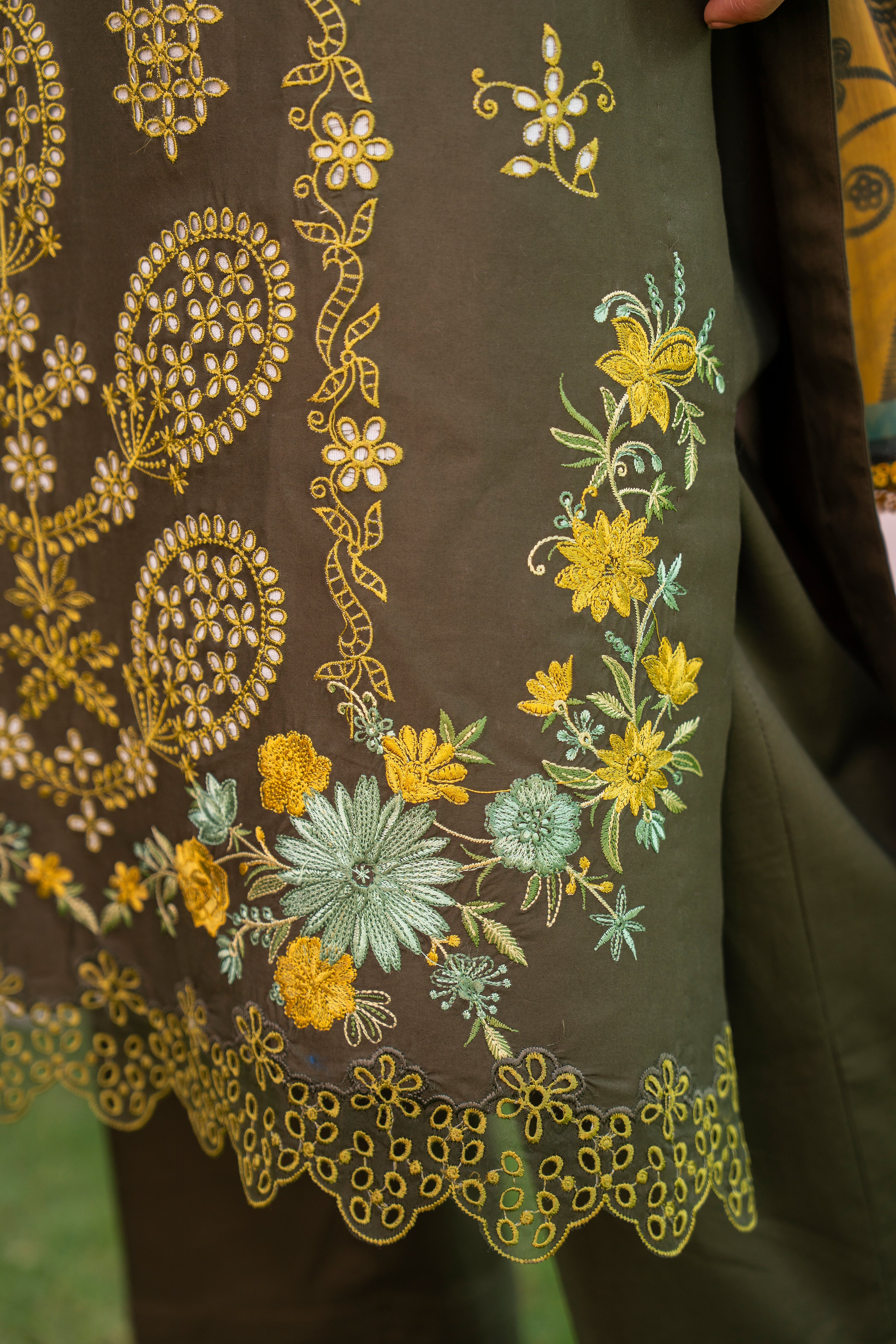 MIRAKHI - 3PC LAWN EMBROIDERED SHIRT WITH CHIFFON PRINTED DUPATTA AND TROUSER -BIC-3807