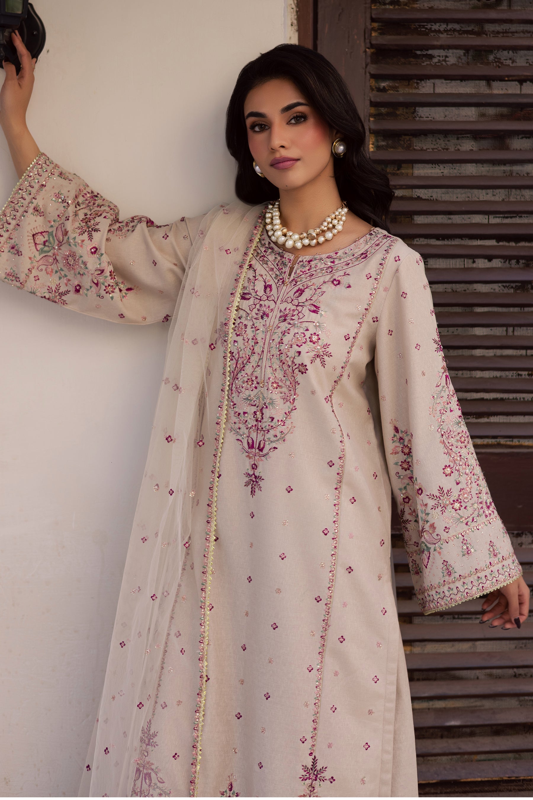 BATIK-3PC LAWN EMBROIDERED WITH ORGANZA EMBROIDERED DUPATTA & TROUSER -BIC-4777