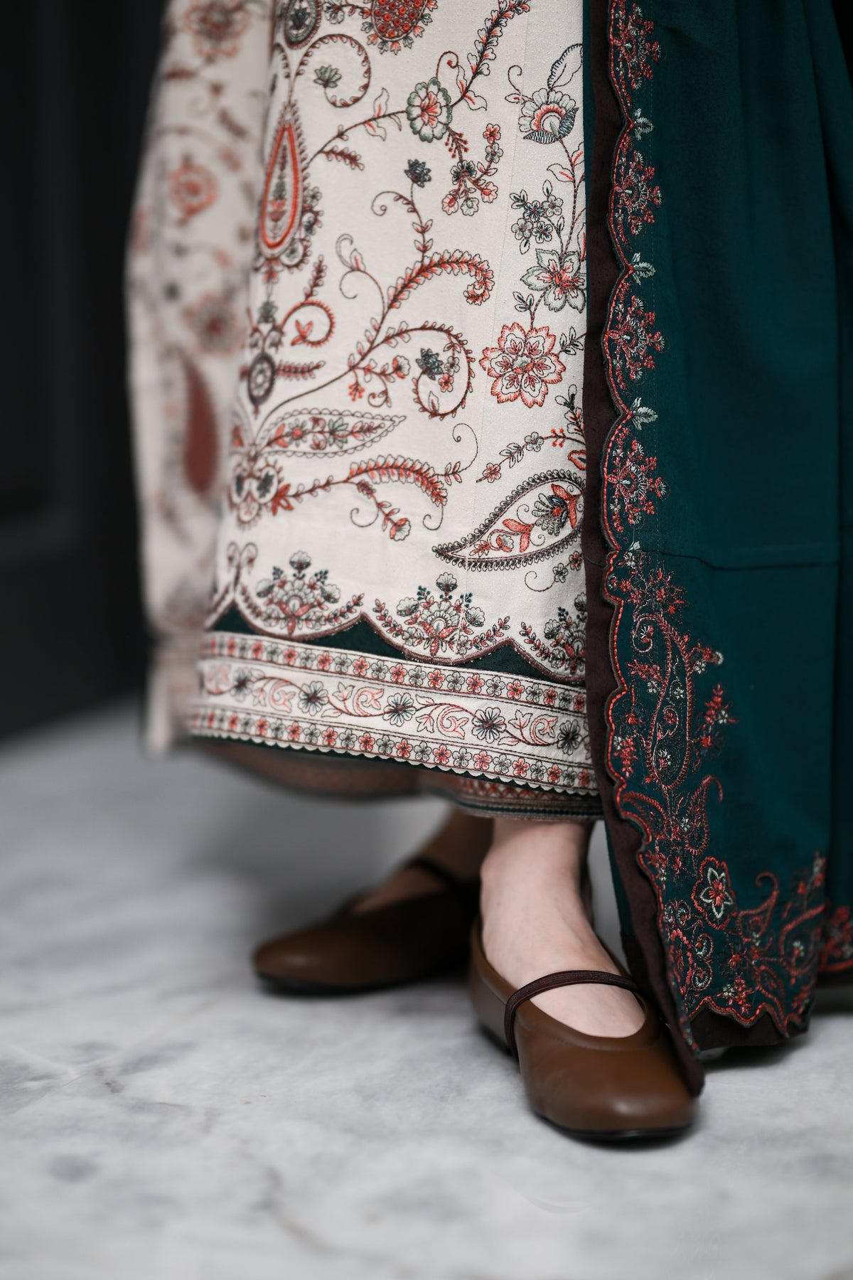 ZAIB-3PC KARANDI EMBROIDERED SHIRT WITH KARANDI EMBROIDERED SHAWL AND TROUSER-BIC-5302