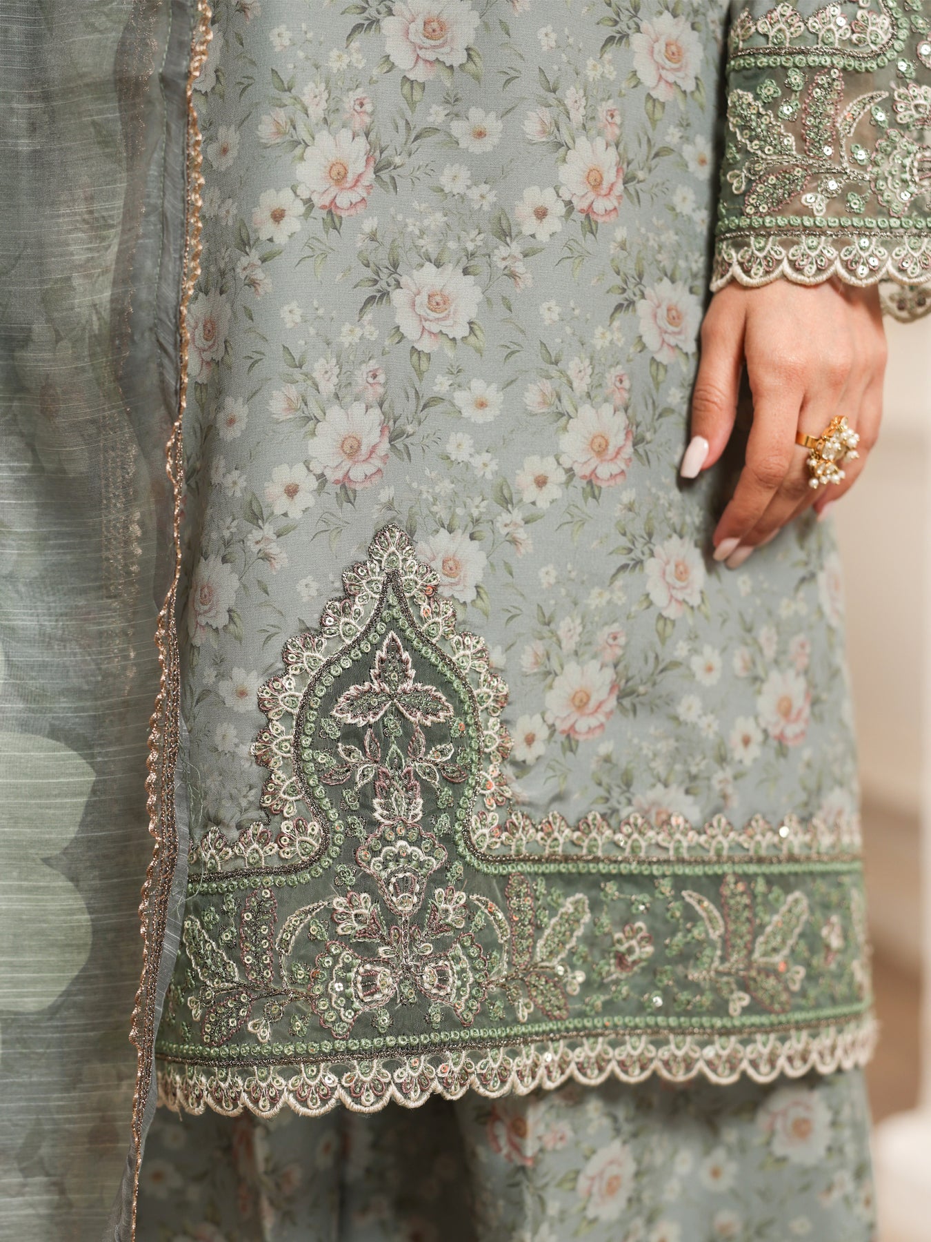 MOHAGNI-3PC LAWN PRINTED EMBROIDERED SHIRT WITH SILK PRINTED DUPATTA AND PRINTED TROUSER-BIC-008