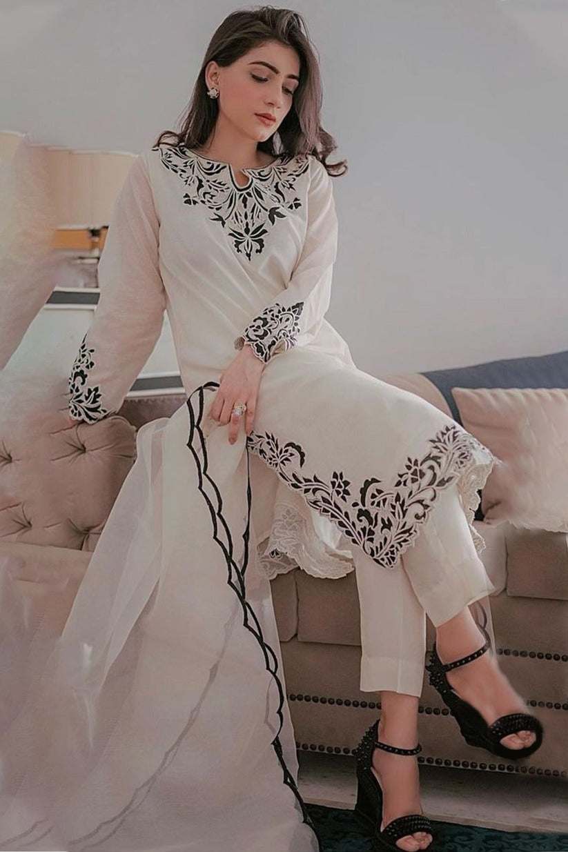 MARIA.B-3PC LAWN EMBROIDERED SHIRT WITH EMBROIDERED ORGANZA DUPATTA & TROUSER-BIC-4604