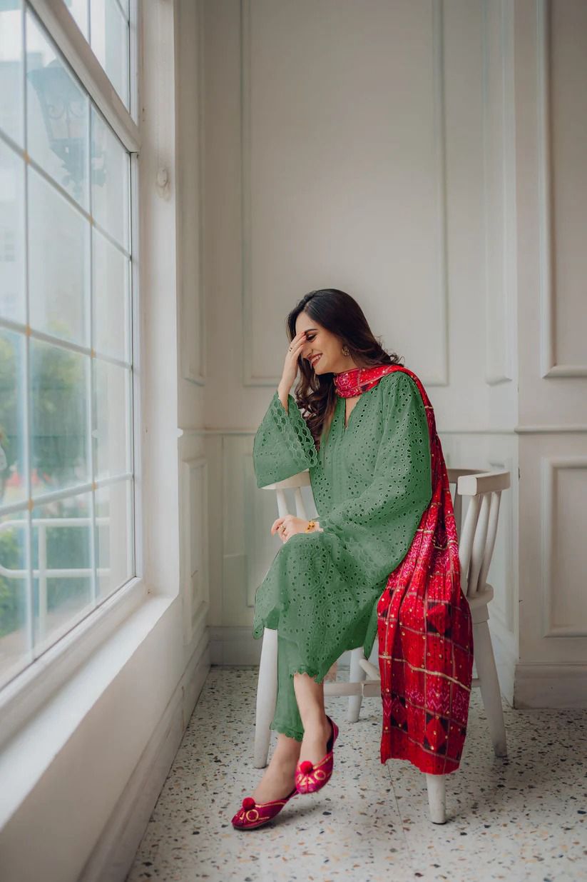 MARIA B-3PC CHIKANKARI LAWN EMBROIDERED SHIRT WITH CHUNRI PRINT DUPATTA AND TROUSER-BIC-4051 M