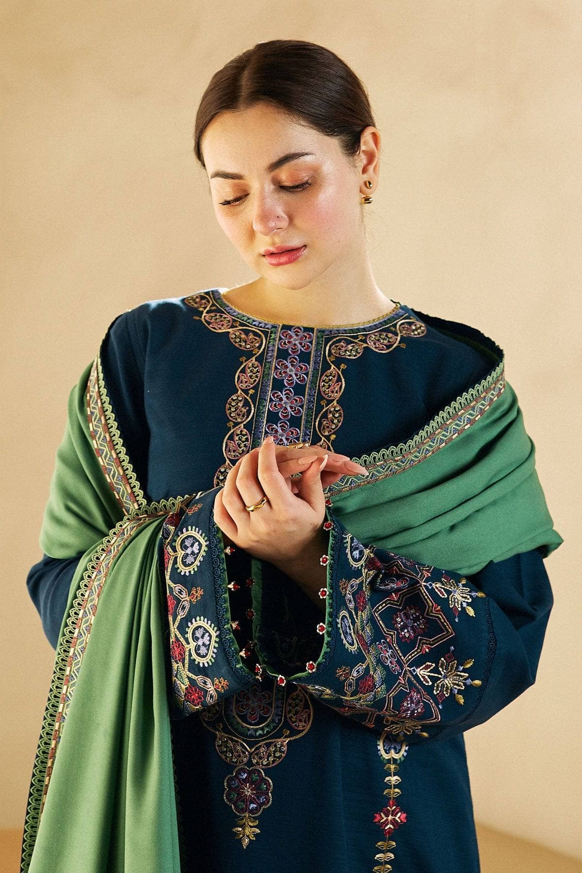 ZARA SHAH JAHAN- 3PC DHANAK EMBROIDERED SHIRT WITH DHANAK EMBROIDERED SHAWL AND EMB TROUSER-BIC-4211